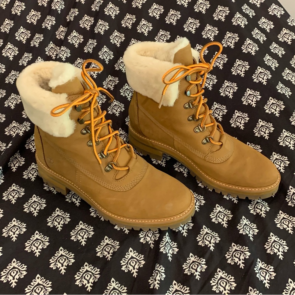 Timberland’s women’s size 10. Leather. Like new!